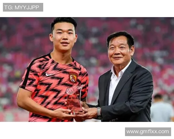 梅赫伦足球队传奇球星崛起之路：从青涩新星到球队核心的奋斗历程